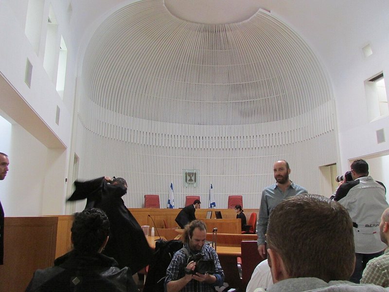 תצלום על בית משפט, חוקה ושלטון החוק
