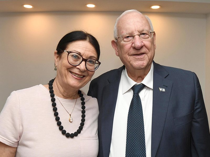 תצלום על בית משפט, עצמאות שיפוטית והגנה מוסדית על דמוקרטיה