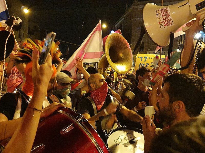 תצלום הקשור לזכויות לא־אזרחים תלויות באופן שבו הציבור מפרש איום ושייכות לאומית
