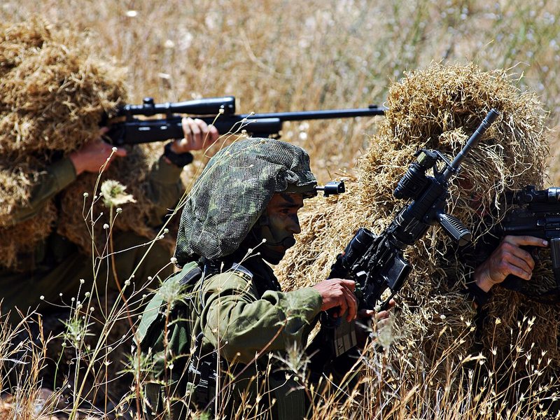 תצלום הקשור לשינוי האסטרטגיה הצבאית ב־1953 מחדד את שאלת הפיקוח האזרחי