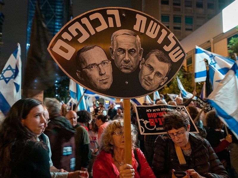 תצלום הקשור לנסיגה דמוקרטית ואלימות פוליטית: מה קורה לתודעה הציבורית?