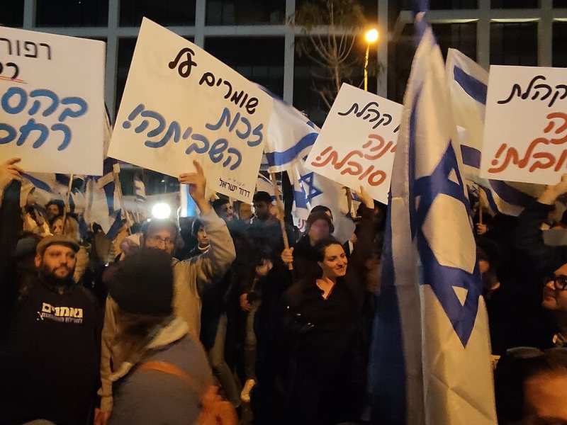 תצלום או צילום עריכתי חם ומפורט על פופוליזם ומינויים פוליטיים