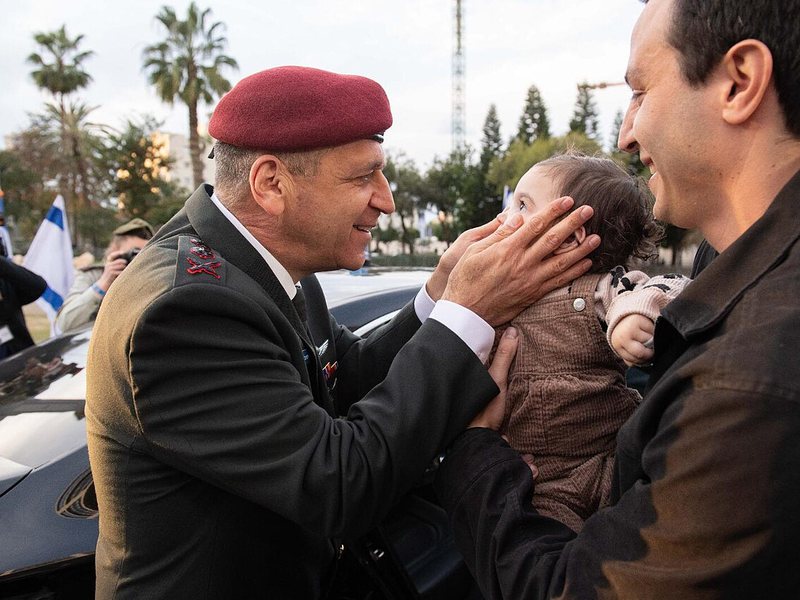 תצלום על מוסדות מדינה, שירות ציבורי ושחיקת שלטון החוק