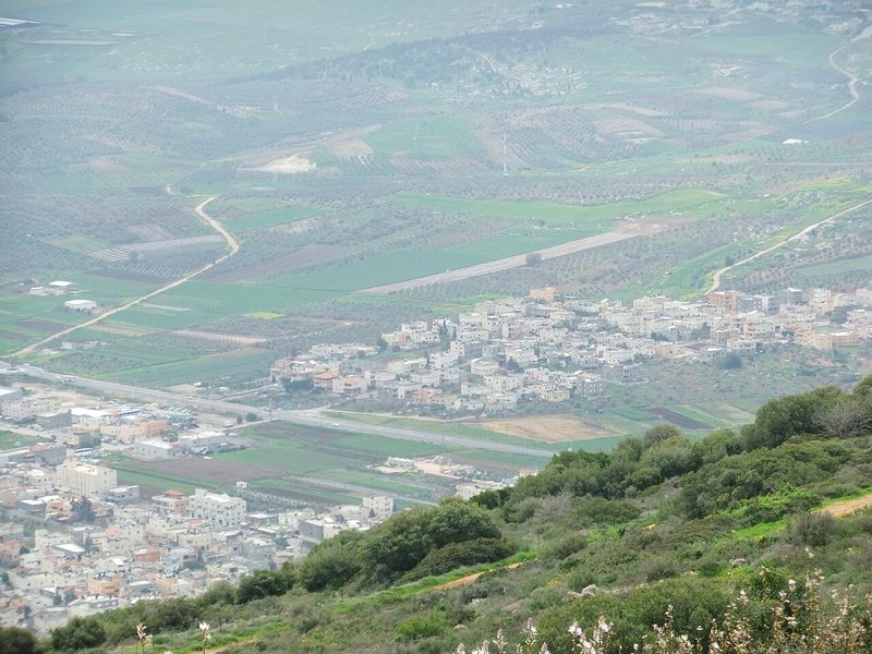 תצלום או צילום עריכתי חם ומפורט על מאבק המיעוט הערבי לשוויון במדינה אתנית