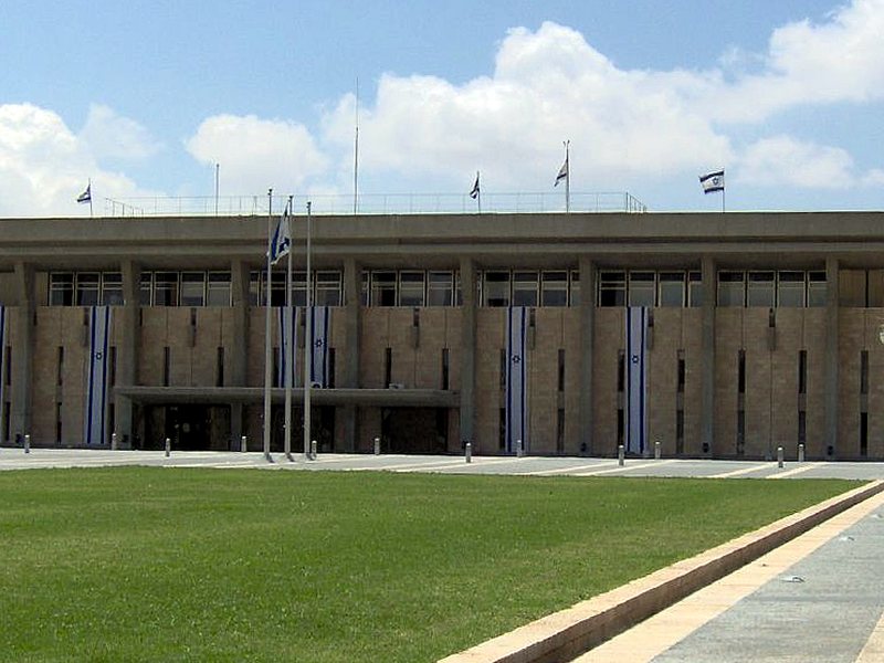 תצלום על מבנה החוקה הישראלית והמתחים שבתוכה