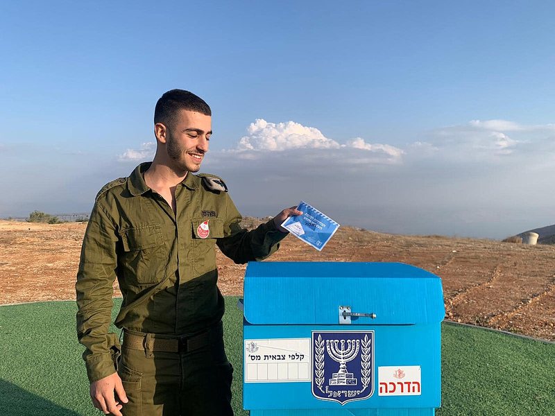 תצלום הקשור לצעירי העלייה מברית המועצות לשעבר מפרשים הצבעה דרך ניסיון הגירה ואזרחות
