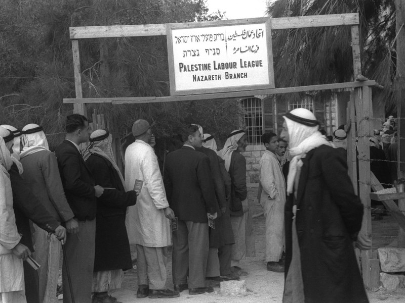 הצבעה בנצרת ביום הבחירות ב־25 בינואר 1949; תצלום היסטורי הקשרי שאינו מתעד את בחירות 2015 או את הרשימה המשותפת