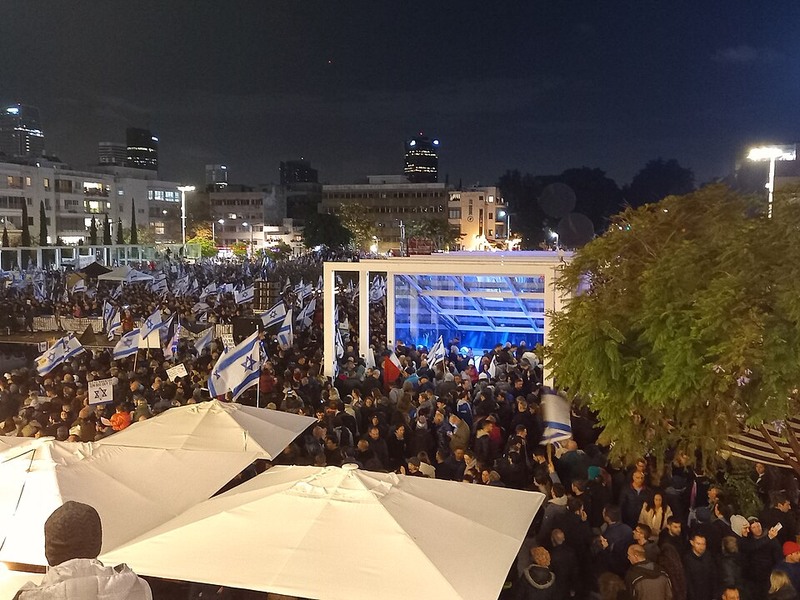 הפגנה נגד השינויים במערכת המשפט בכיכר הבימה בתל אביב בינואר 2023